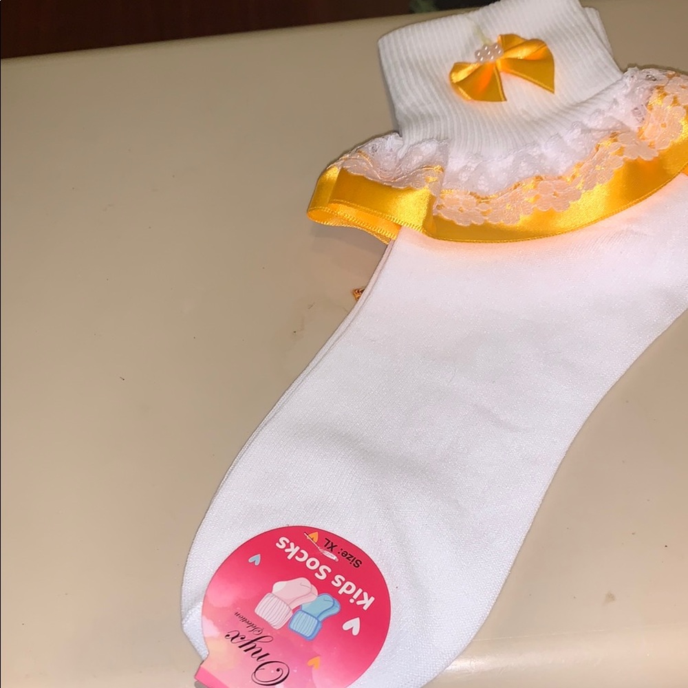 Onyx White and Yellow ruffle Lace Socks nwt